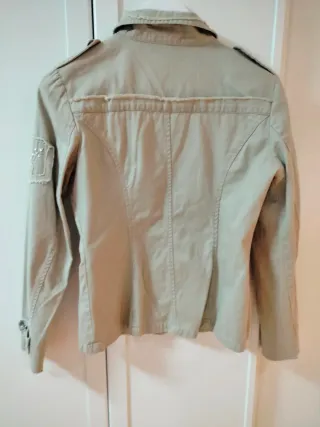 Americana verde militar clarito ajustada