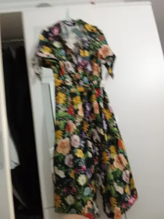 Abiti firmati Liujo Guess e Zara