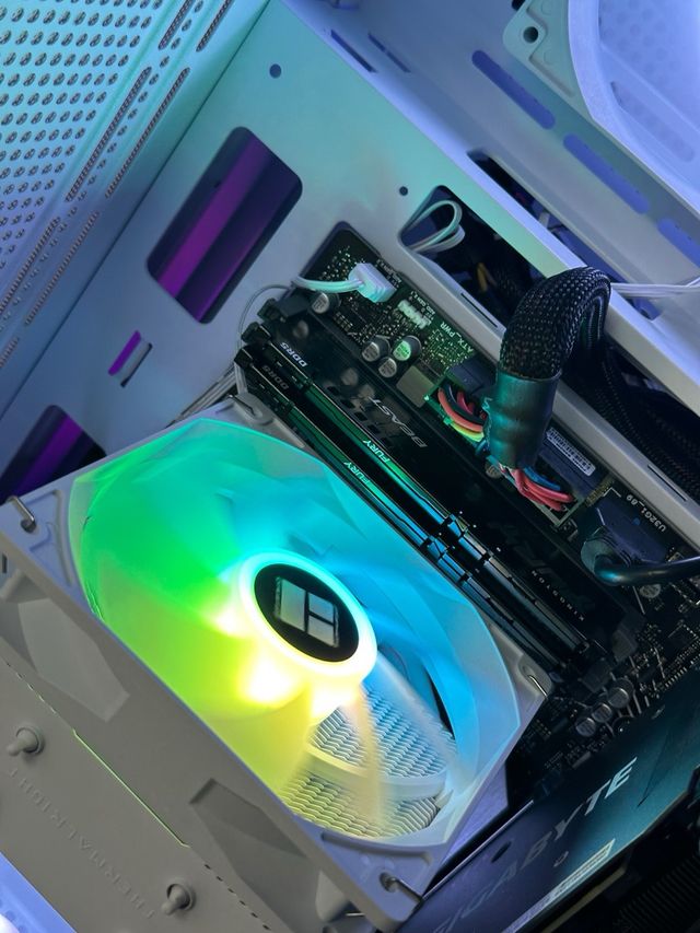 PC Gaming AM5 + RTX 3070 + R5 8400F + 16GB RAM + NVMe