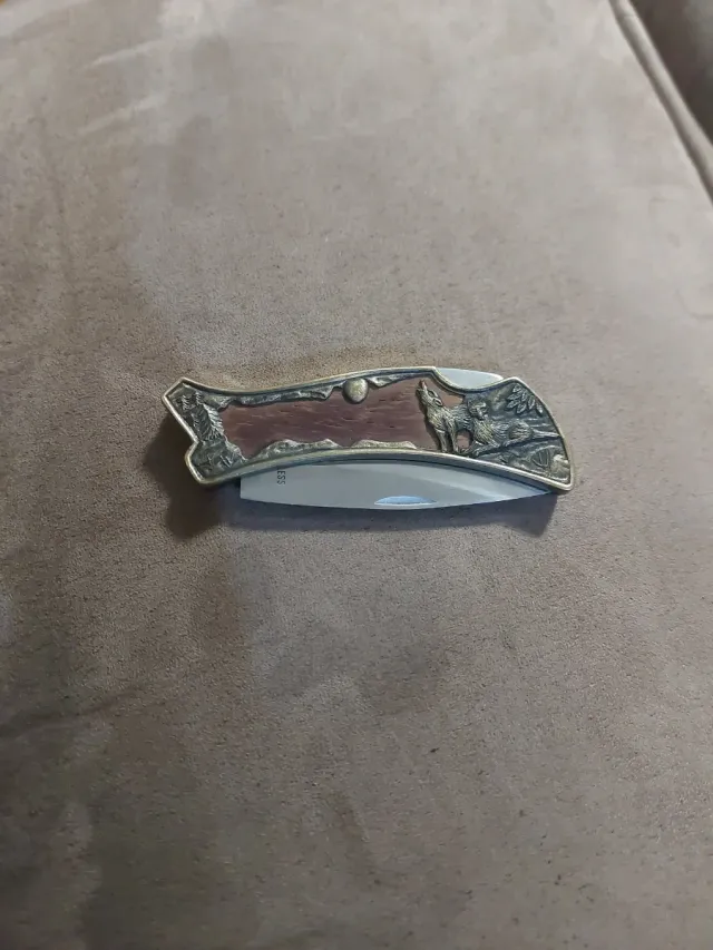 Coltellino da collezione con lupo