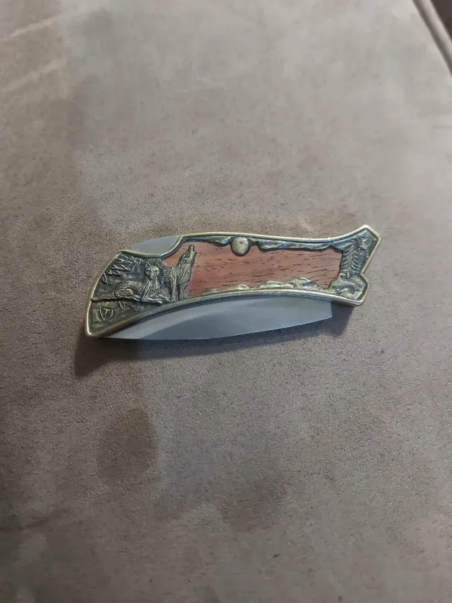 Coltellino da collezione con lupo