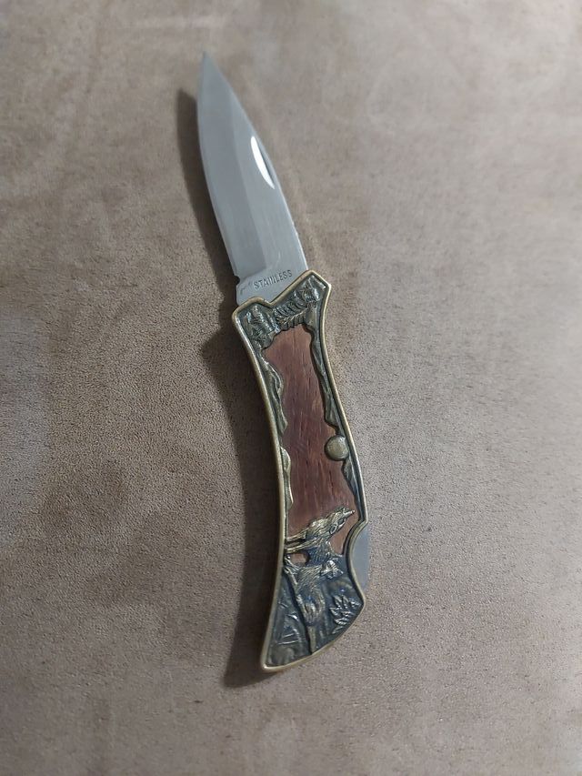 Coltellino da collezione con lupo