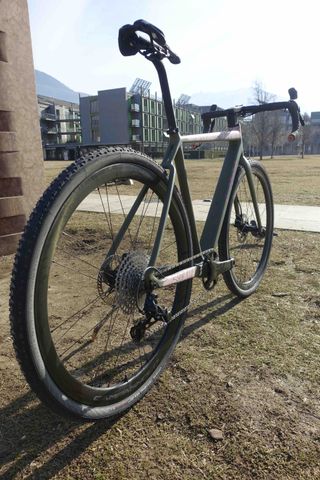 Bici Gravel Deanima Carbono Hecha a Mano Italia