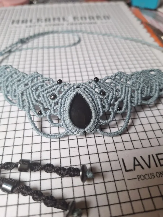 Collar macramé con obsidiana