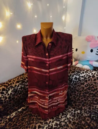 Blusa vintage roja con hombreras