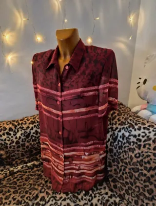 Blusa vintage roja con hombreras