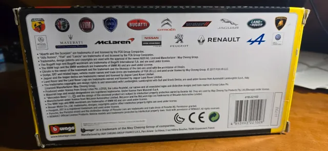 Burago 2017 Nissan GT-R 1:24