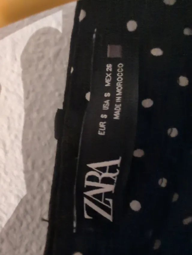 Falda Zara lunares blancos y negros