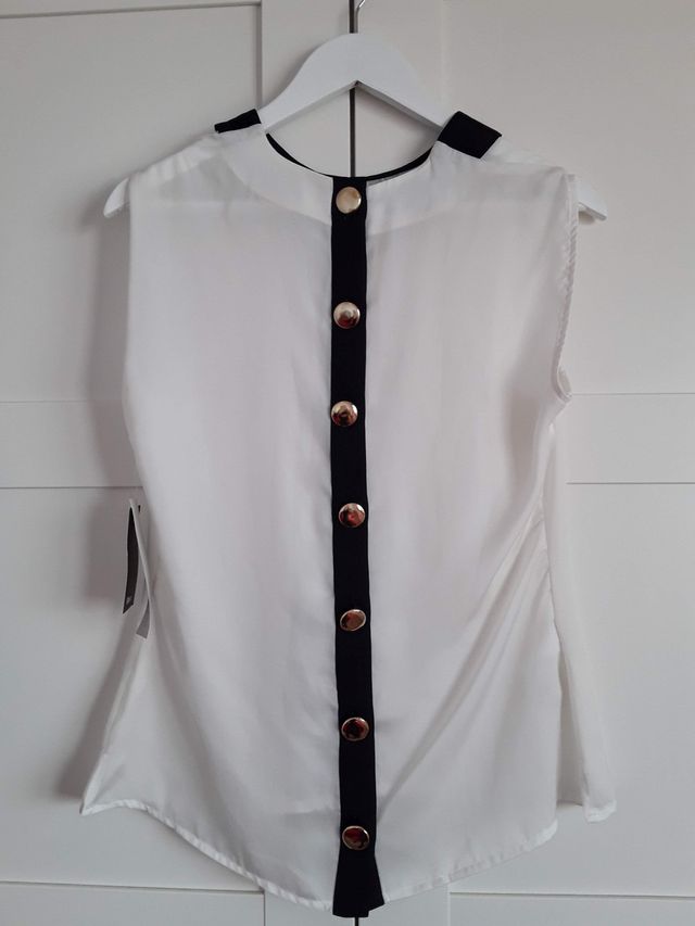 Blusa o top de Blanco. Talla M. Con etiqueta