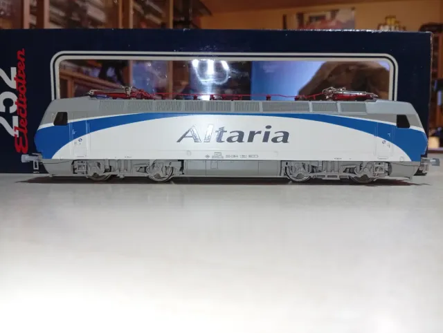 Locomotora 252 Renfe Altaria Electrotren H0