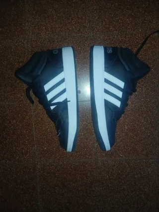 Scarpe Adidas alte nere e bianche