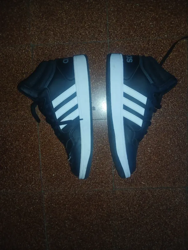 Scarpe Adidas alte nere e bianche