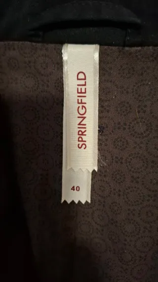 Americana Springfield con botón dorado