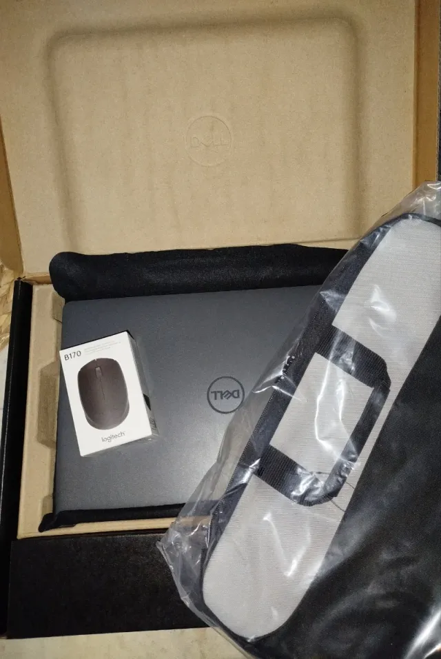 Portátil Dell Latitude 3550 Gris. Ratón y maletín