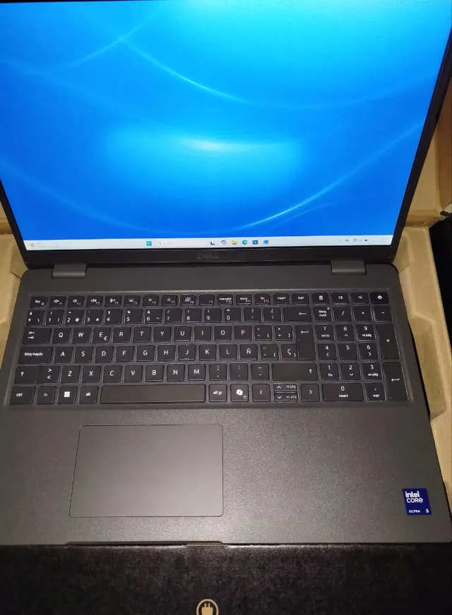 Portátil Dell Latitude 3550 Gris. Ratón y maletín