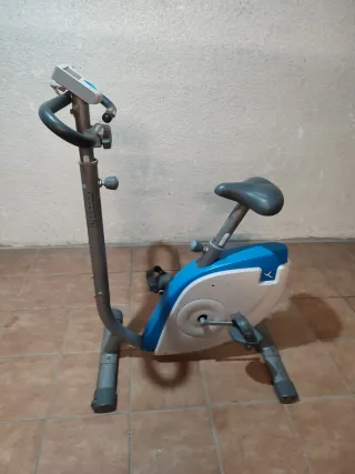 Bicicleta Estática Azul y Gris