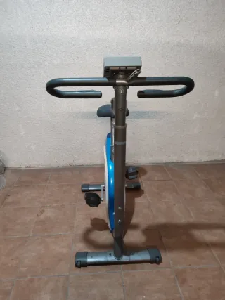 Bicicleta Estática Azul y Gris