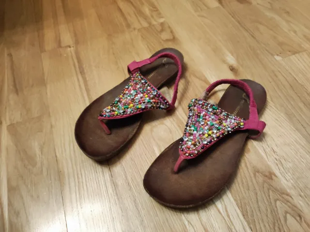 Sandalias rosas con adornos multicolor talla 38