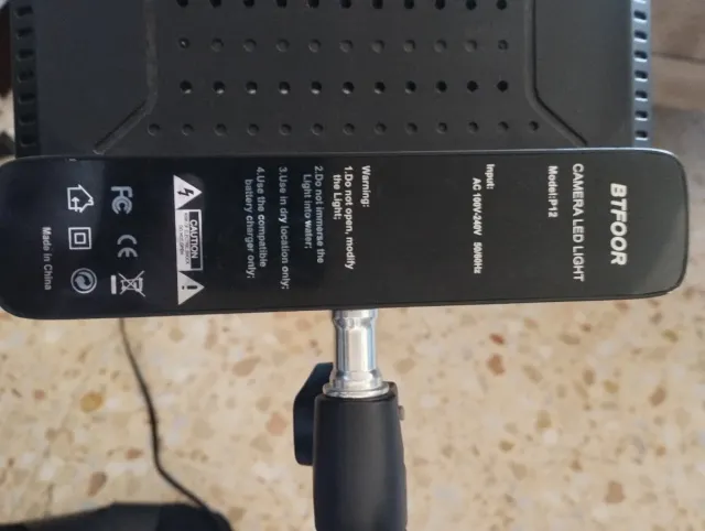 Lámpara de pie LED negra