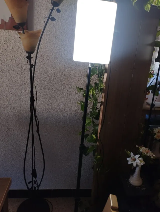 Lámpara de pie LED negra