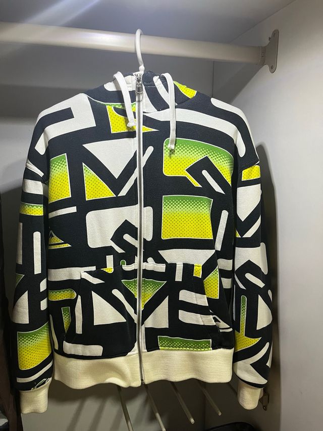 Chaqueta con estampado geométrico
