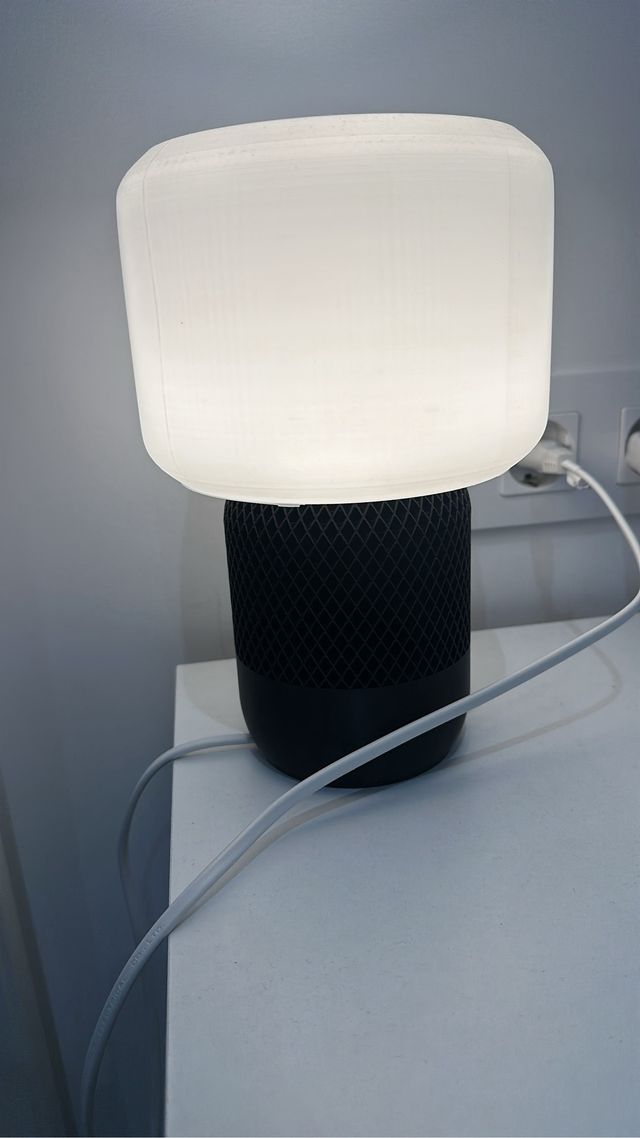 Lámpara moderna blanca y negra