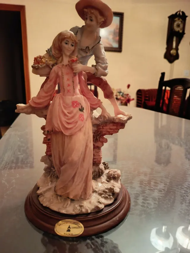 Figura in porcellana di una coppia