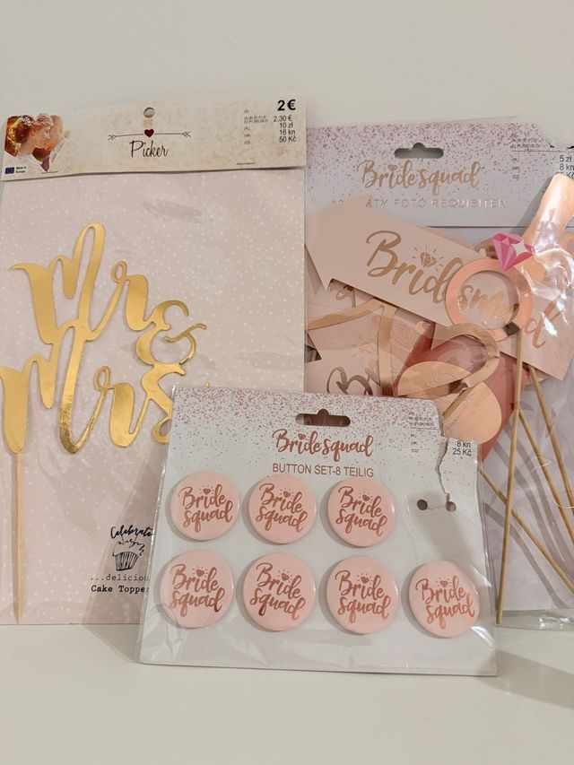 Kit Addio al Nubilato: Cake Topper e Bottoni
