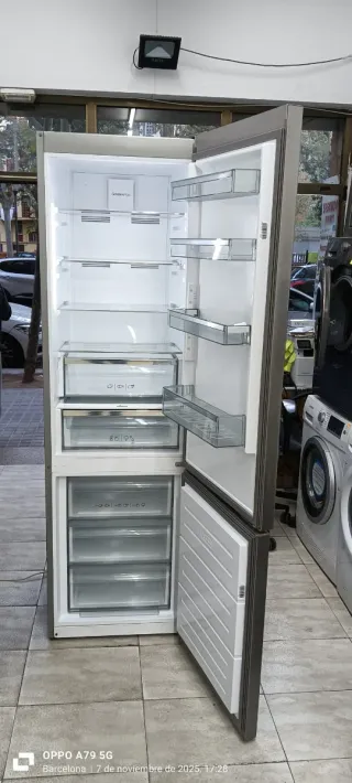 Nevera Combi Sharp No Frost energía A++