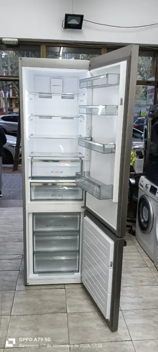 Nevera Combi Sharp No Frost energía A++