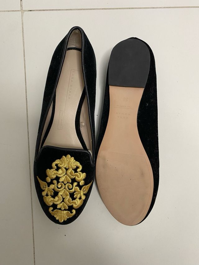 Manoletinas negras bordadas oro T/38 Zara