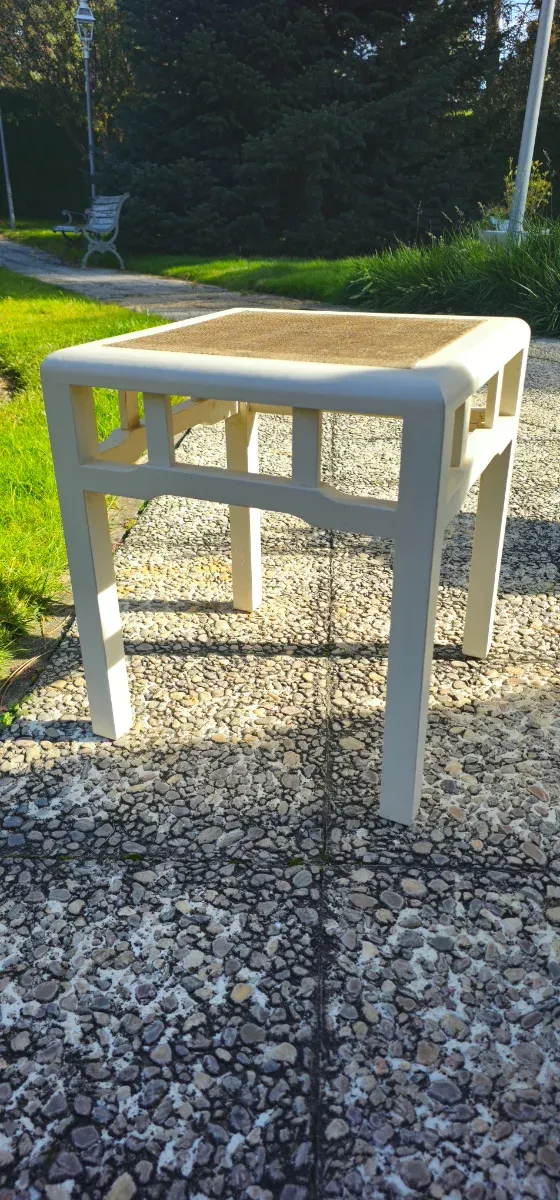 Banqueta de madera blanca