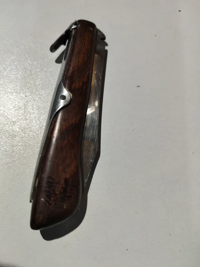 Navaja antigua de madera