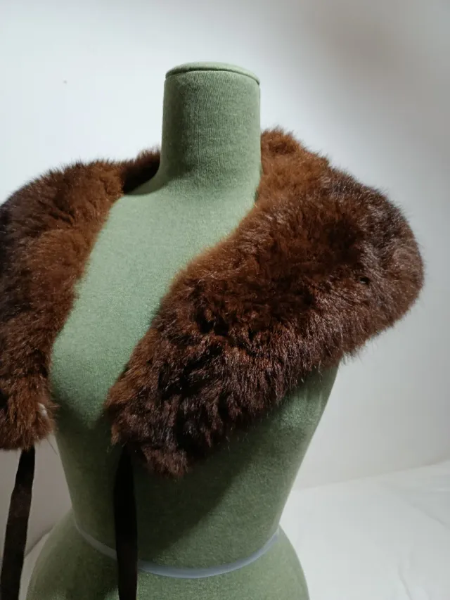 Collo di pelliccia marrone