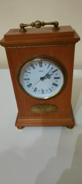 Orologio da tavolo in legno