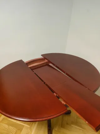 Mesa redonda extensible de madera