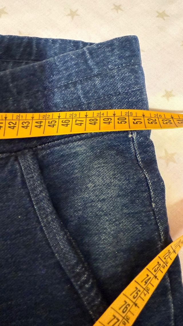 Pantalones cortos vaqueros rotos.  5€ cada uno