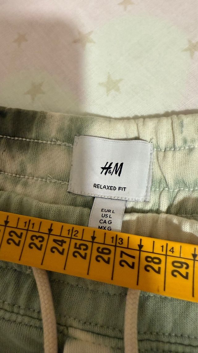 Pantalones cortos vaqueros rotos.  5€ cada uno