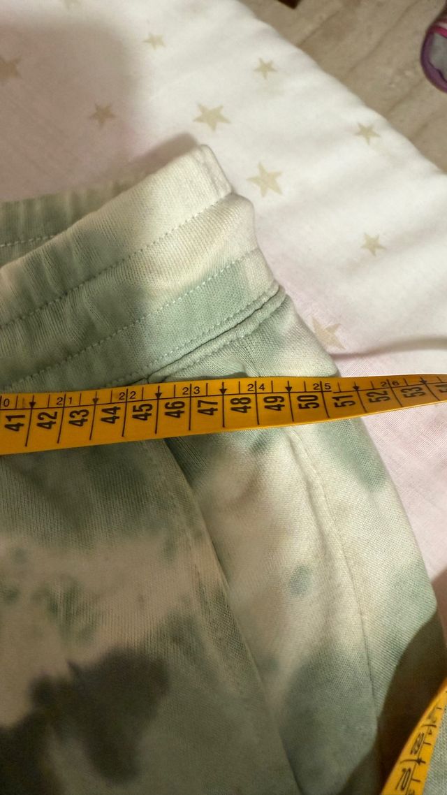 Pantalones cortos vaqueros rotos.  5€ cada uno