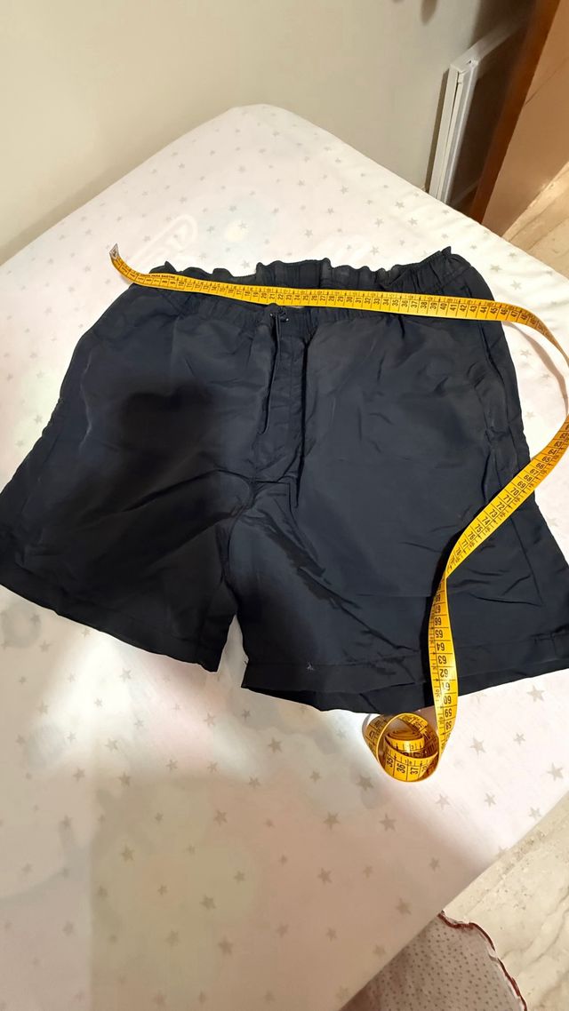 Pantalones cortos vaqueros rotos.  5€ cada uno