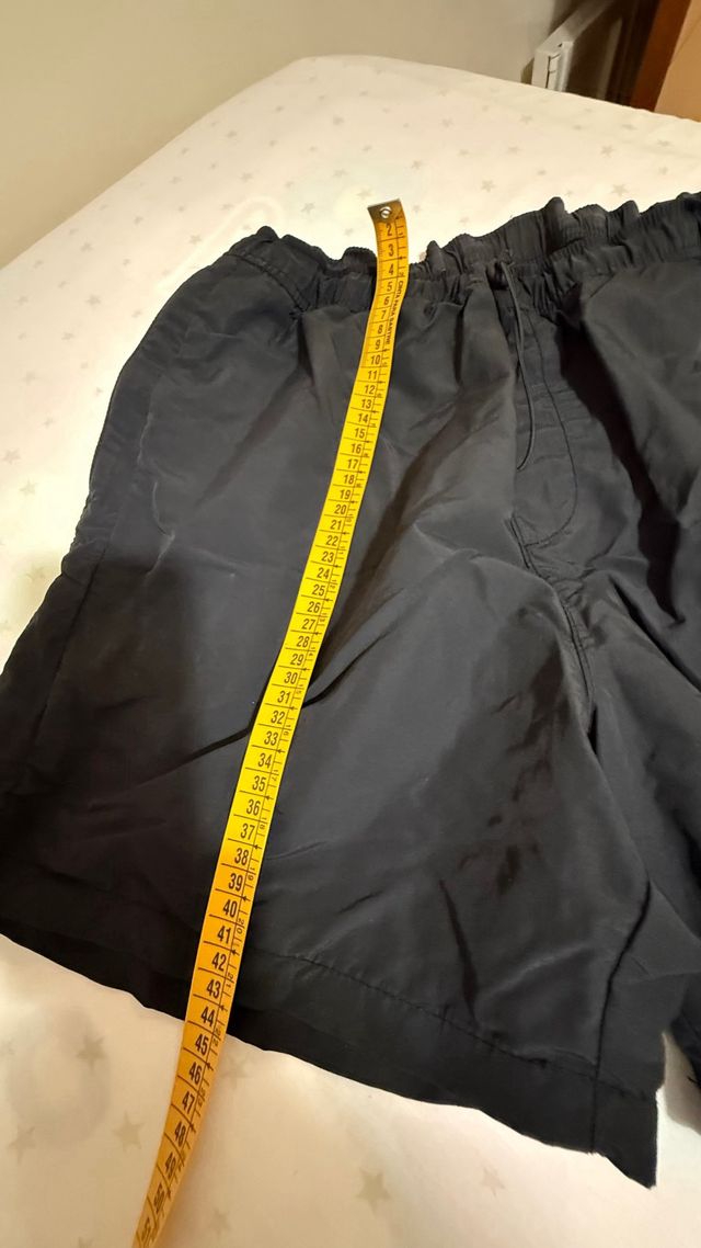 Pantalones cortos vaqueros rotos.  5€ cada uno