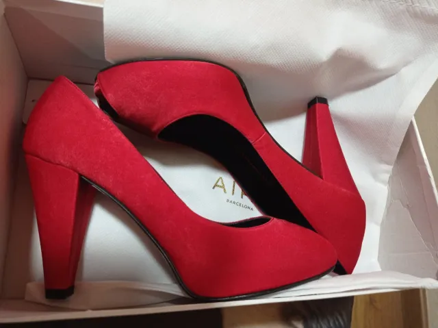 Zapatos Rojos Nuevos