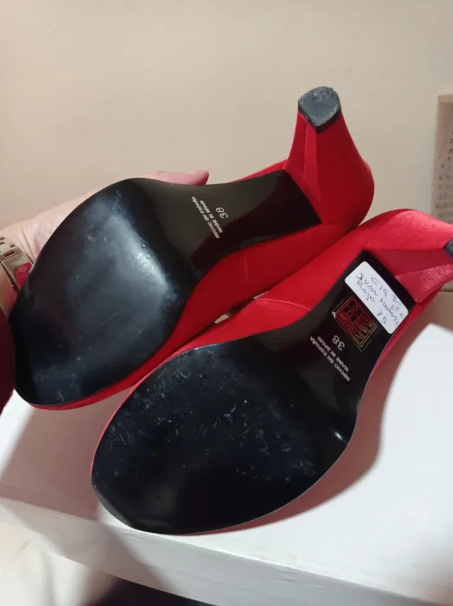 Zapatos Rojos Nuevos