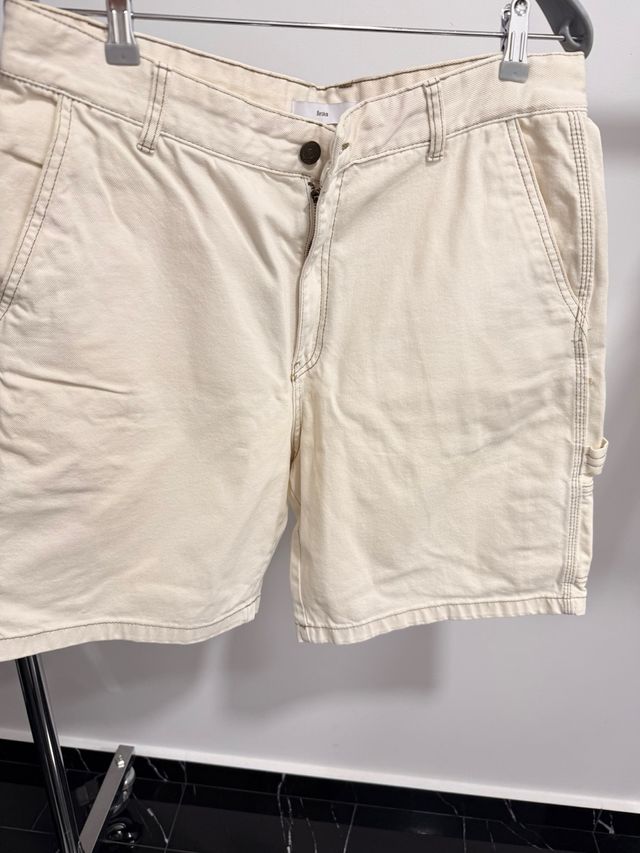 Pantalón corto cargo beige talla L