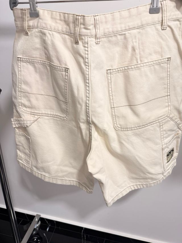 Pantalón corto cargo beige talla L