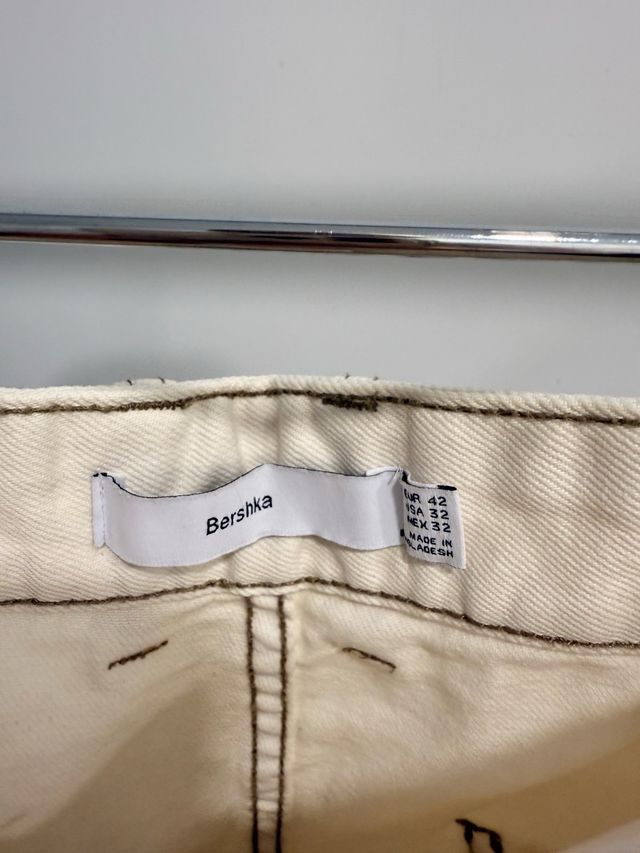 Pantalón corto cargo beige talla L