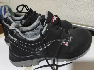 Zapatos de trabajo Jhayber nuevos. N° 40