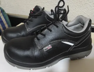 Zapatos de trabajo Jhayber nuevos. N° 40