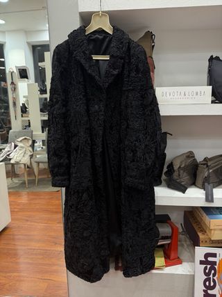 Abrigo de astracán negro peletería