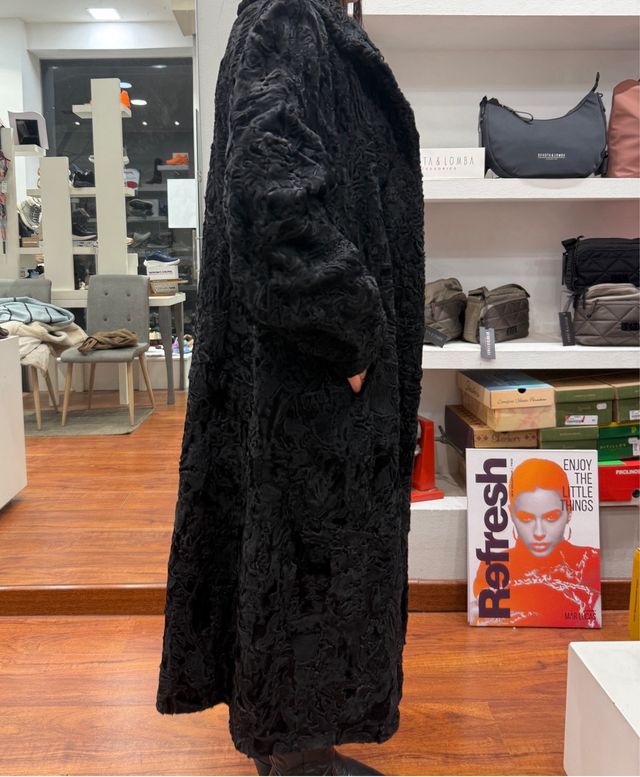 Abrigo de astracán negro peletería